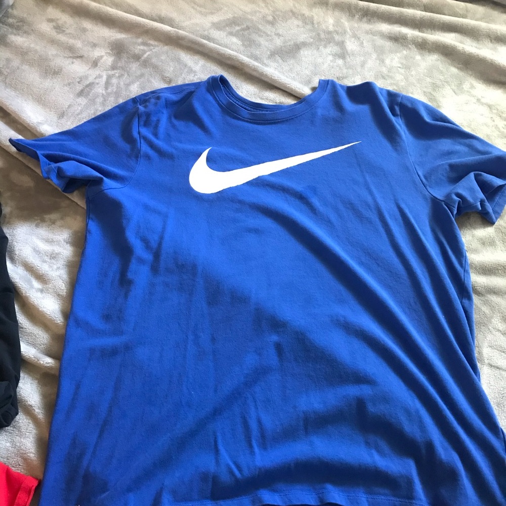 Men’s Nike shirts